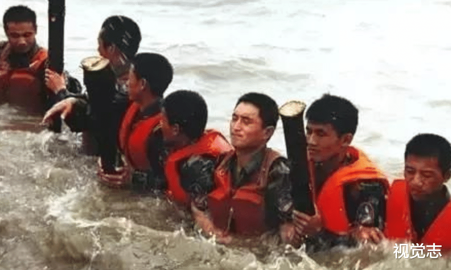 视觉志|南方洪水画面曝光，朋友圈都在聊「1998年」