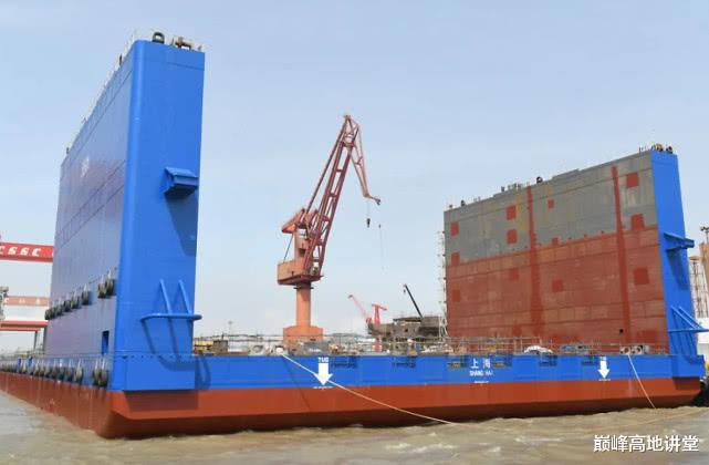 舰艇■江南造船立新功！航母脉动生产装置下水，分段重量可达三万多吨