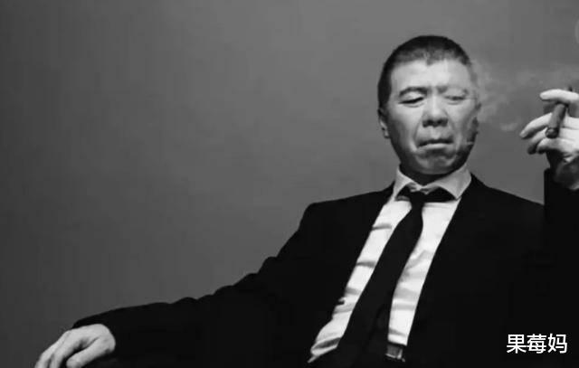 冯小刚■她是著名主持人，因深夜陪冯小刚共度8小时，被豪门老公赶出家门