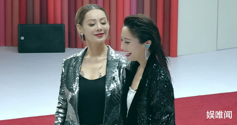 #袁咏琳#《乘风破浪》重组三人团,袁咏琳站起来没人选,阿朵及时救场很圈粉