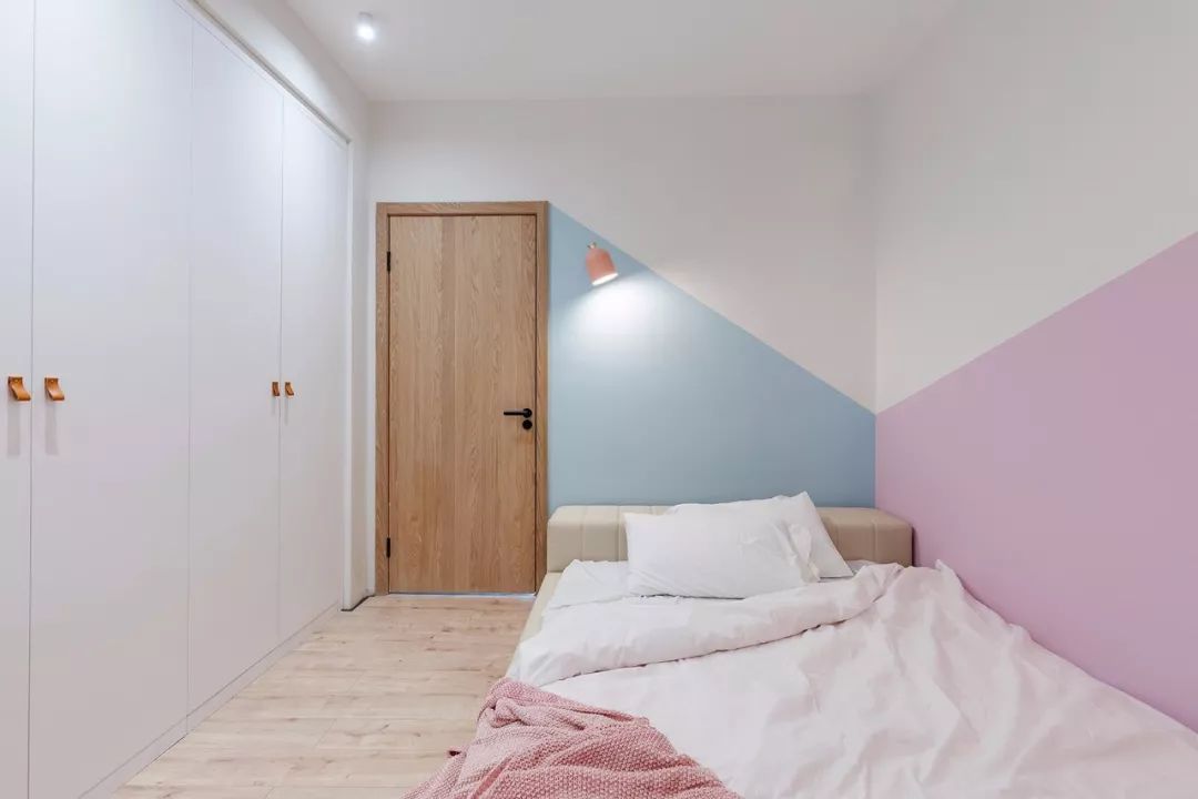 |从朋友家回来才发现，原来衣柜做到顶的好处这么多，后悔没早知道