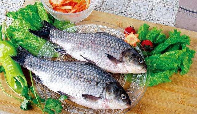 「」卡鱼刺不要慌，不用喝醋了，教你1招，鱼刺自动跑出来