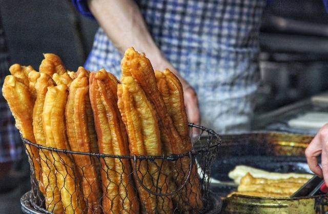 医生|10岁男孩患肠癌，这三类食物进“黑名单”，医生：建议别给孩子吃