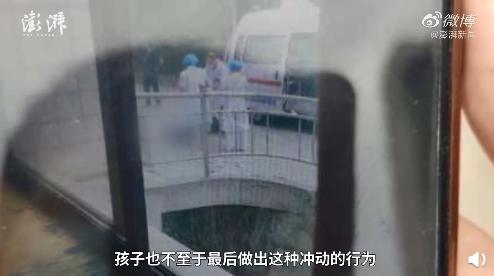 @大二学生补考作弊被抓后坠亡，压死骆驼的稻草竟然是家长的一句话