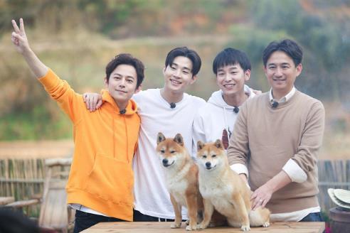 黄磊|《向往的生活5》曝光新海报,地点疑似马尔代夫,4人出镜惹争议