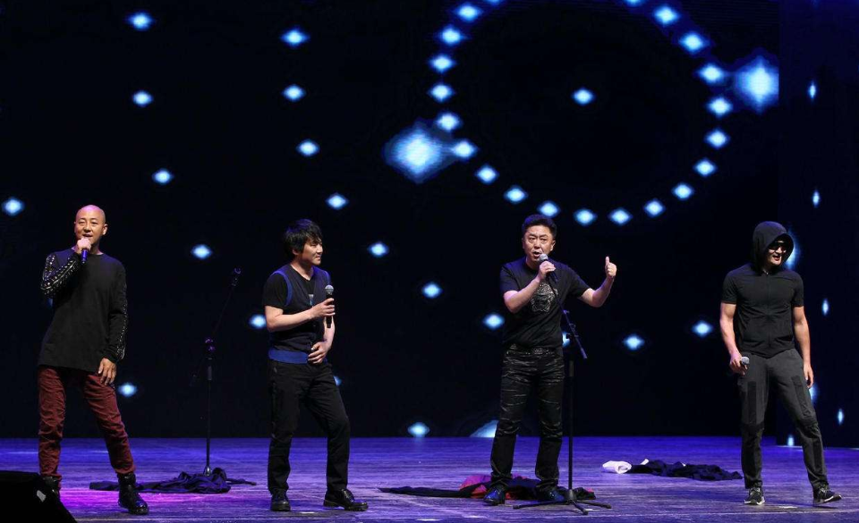 吴京|在乐队风生水起的他，不顾片酬演吴京的戏，镜头少角色不好照样演