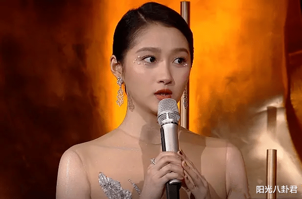 宋茜|金鹰节女星状态大赏：宋茜身形堪比巨蟒，关晓彤穿的像城乡结合部