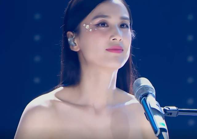 黄圣依■黄圣依给自己写同名歌曲，歌词信息量太强，解读黄圣依歌词