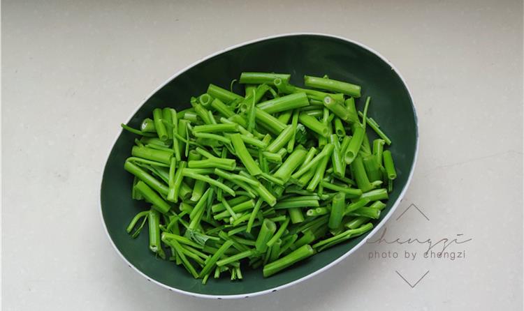 空心菜|它是天然“碱性食物”，钙是西红柿12倍，3块钱买一把，脆嫩爽口