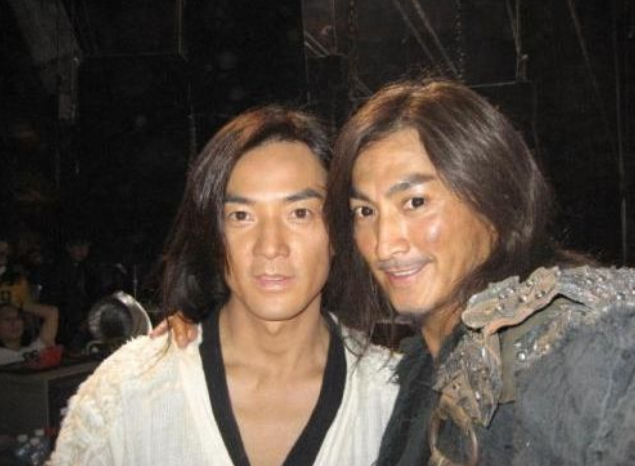 杨幂▲他最红时比刘德华还火，老婆比杨幂还漂亮，今53岁却无戏可拍