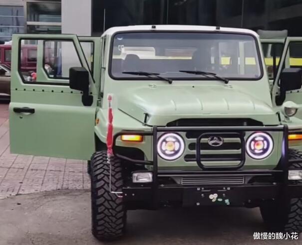 红眼|2021款“BJ212”上市，红眼大灯+独立悬架，内饰总算逆袭了！
