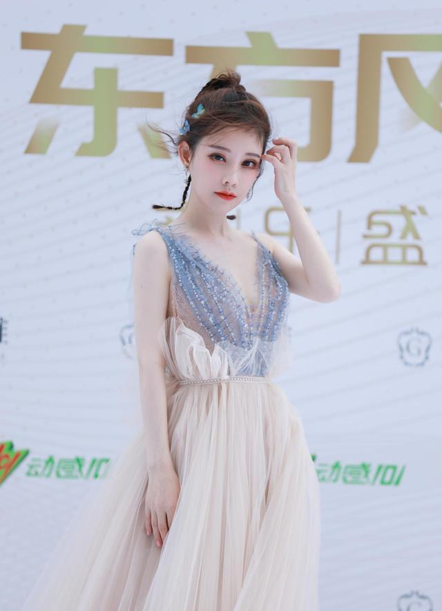 冯提莫|冯提莫新歌让大众发现她的独特性，原来她除开唱歌还有这一面