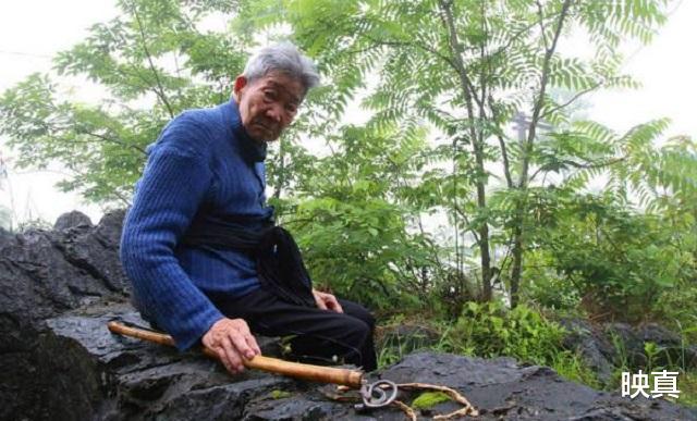 映真|94岁孤寡老人自修“活人墓”,14年花费26万,内设机关暗器