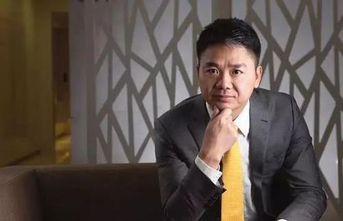 「刘强东」当年刘强东承诺京东001号快递员：干满5年就能买房，后来变成这样