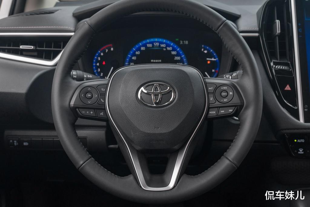 丰田卡罗拉|丰田终于成功了，30天狂甩3.5万台，百公里油耗4.0L，11.98万起步