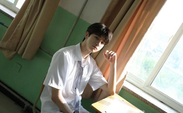 林一|16岁出道3部男主剧，初恋男神脸的他，却在上升期被公司忽略