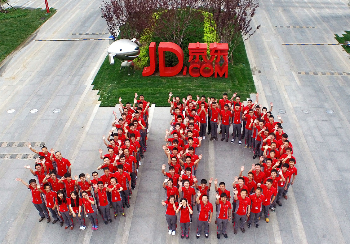 京东：京东001号员工，曾和刘强东摆地摊、站柜台，如今待遇怎样？