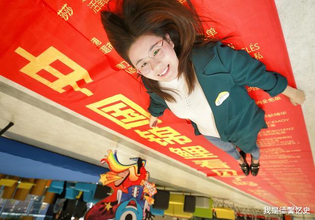 信小呆：曾经中了支付宝一亿的那个锦鲤女孩，一夜暴富后，现在生活怎样？