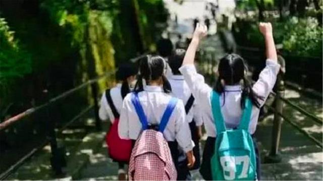 晓君侃史|9岁女孩回家路上消失,10年后在邻居家找到,再见时父母已认不出