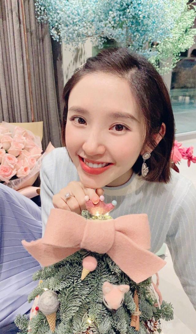 唐艺昕@那个让全世界都羡慕的女孩，唐艺昕，也迎来了爱情的结晶
