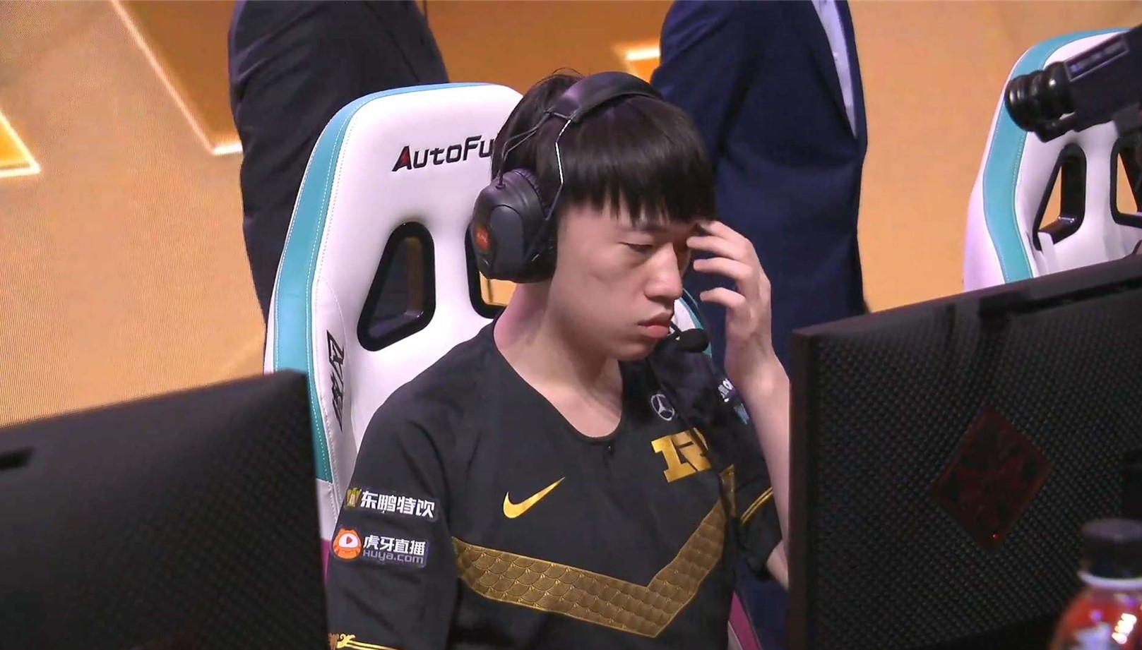 edg■RNG大战EDG,小虎时隔四年再次登顶韩服第一,RNG发文助威