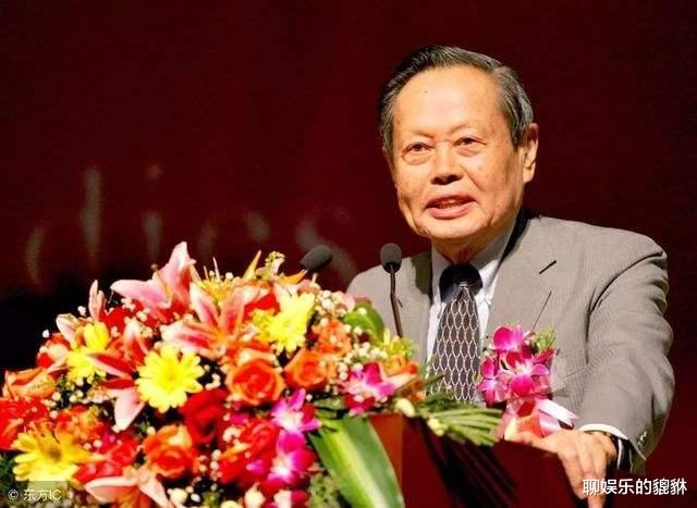 杨振宁|96岁杨振宁喜得儿？网友怒骂滚出中国，英雄被辱背后是时代悲哀