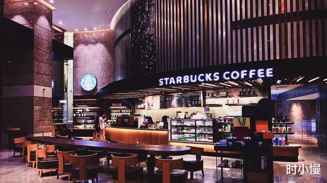 时小慢|星巴克店员怒怼顾客反获6万奖励：坚持原则是职场最硬的底气