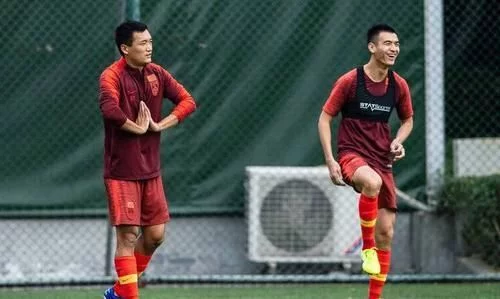 里皮▲里皮说的不思进取球员就是他！艾克森被他气疯了，还好李铁第一个清除！