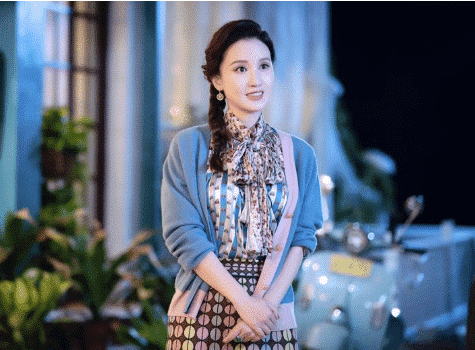 「张萌」“最美虞姬”到底有多撩人？大胆挑战“青花瓷”装，这才是39岁该有的样子！