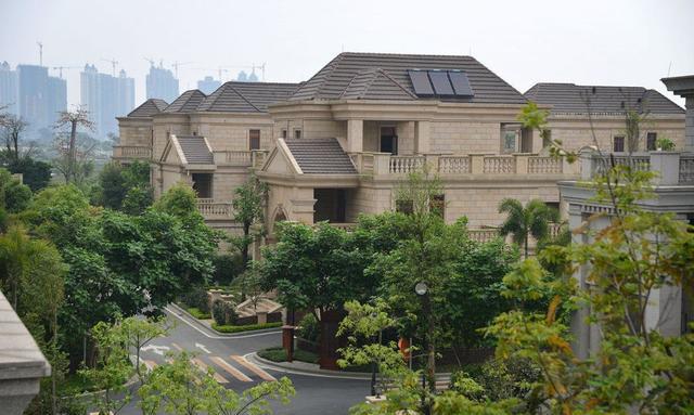 价值20亿的鬼城：配套齐全灯火通宵，一人独占几十套房子！