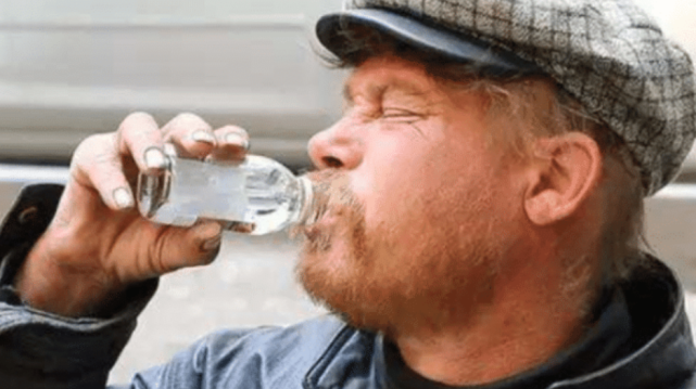 「下酒菜」俄罗斯的“硬核”下酒菜，东北大汉看了都认“怂”：没办法