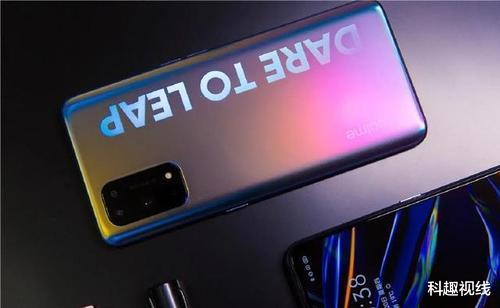 华为荣耀|红米、Realme开战，中端市场拼性价比，华为荣耀又吃亏