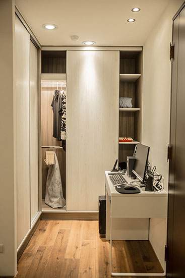 |102平现代风装修，天花板设计独特，休闲美宅舒适又温馨