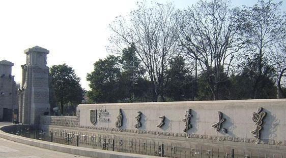 「高校」两所实力雄厚高校，地理位置优越，性价比很高 值得报考！附录取分