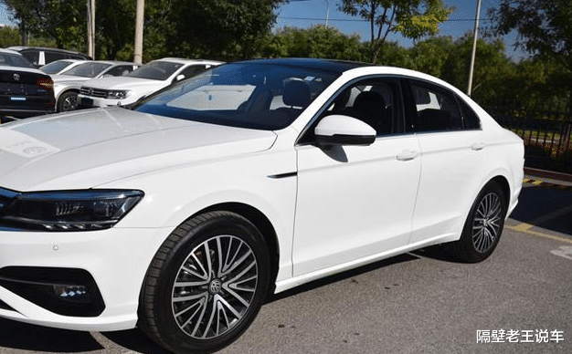 #大众汽车#大众终于放下尊严，小“CC”从16万下探到10万，销量却如“坐滑梯”
