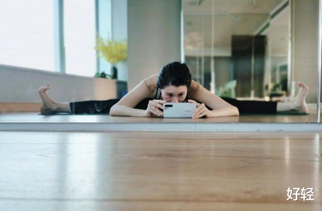 李嘉欣|50岁李嘉欣,体重只有90斤,1月瘦16斤秘诀:3不吃1坚持