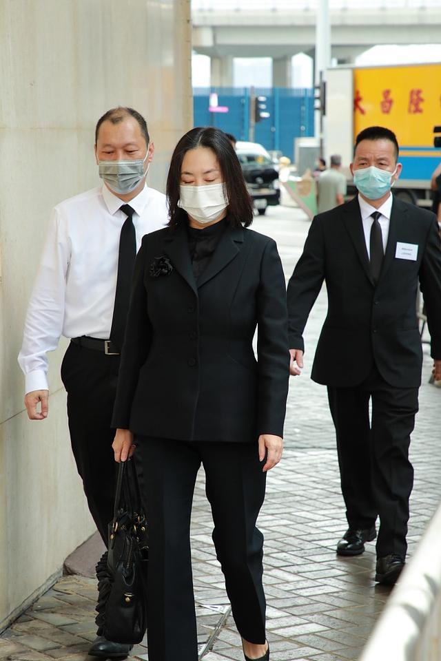 赌王|赌王灵堂出现闹事者,自称是赌王私生女,喊话要见何超琼何超贤