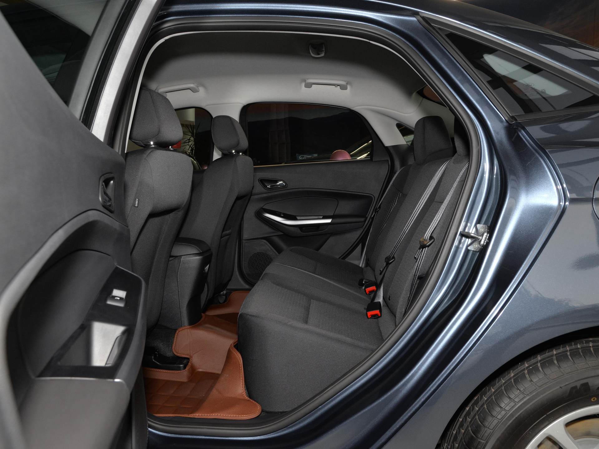 福特|福特一亲民轿车，1.5L+6AT售5.68万，曾月销3