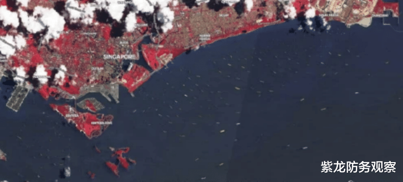 「石油」西方终于坐不住了,大批巨型油轮现身新加坡,资源抢夺战正式打响