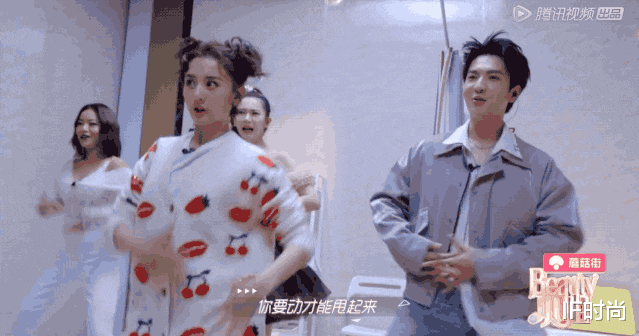 欧阳娜娜▲宋祖儿和欧阳娜娜的浴室，一个比一个“作”