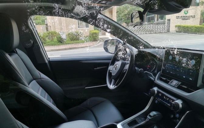 丰田|19.6万入手威兰达豪华版,开了两个月的感受,符合丰田一贯作风!