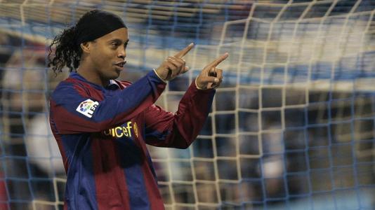 梅西：巴萨当年为什么放弃巅峰的小罗？是为了扶正梅西吗？