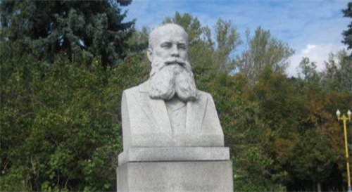 数学|俄国数学天才称“平行线可相交”,却受尽嘲讽,去世12年后被证实