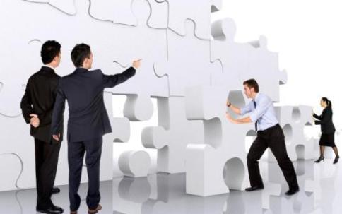 『』不想同事扯后腿,要敢于在这三点上下狠手,职场才能越混越好