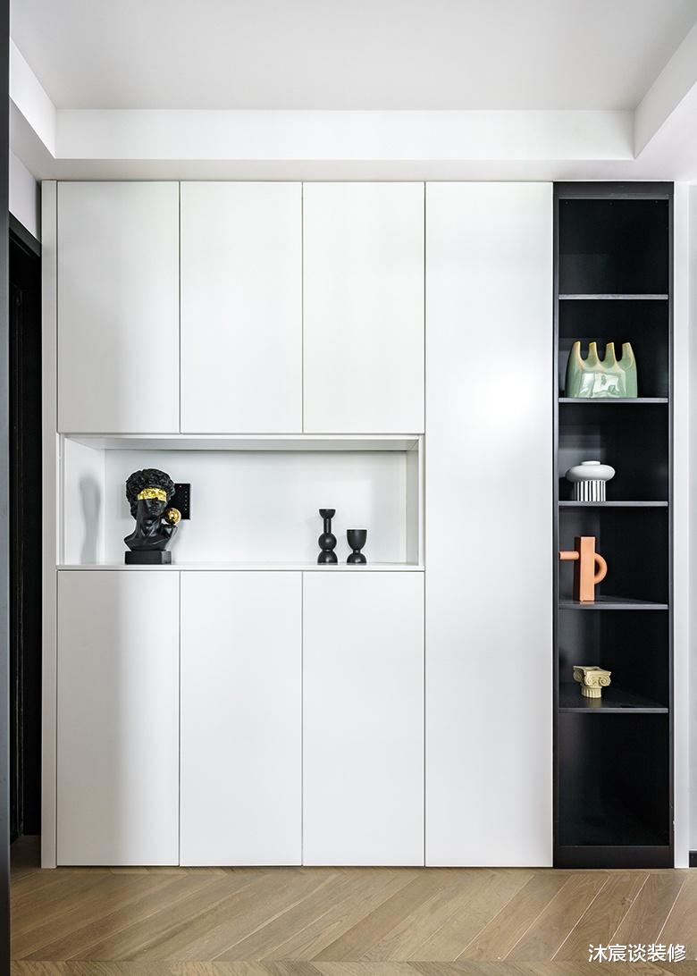 |走进她家，就被简约明快的色调迷住，轻奢风很精致，全屋整洁有序