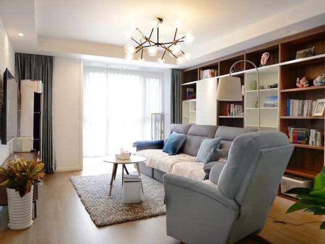 |客厅不看电视,装个书架设计,满屋书香气!