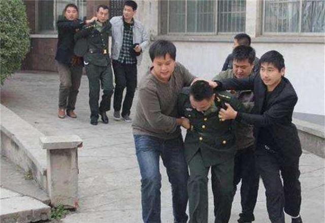 臆说古史|入戏太深！他冒充军人身份行骗15年，被抓后：难道我不是少将？