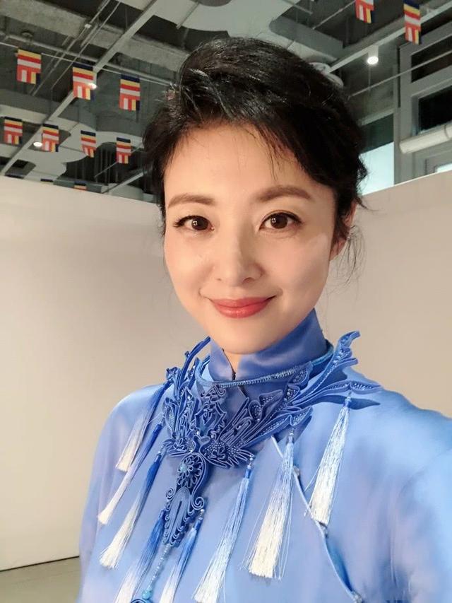 #周涛#就在11天前,连续主持16年春晚的“央视一姐”周涛,“翻车”了