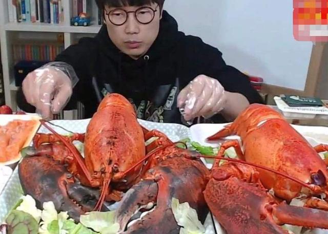 龙虾：网红吃播到底能多假？辣椒油是果汁，大龙虾是塑料，连人都是假的