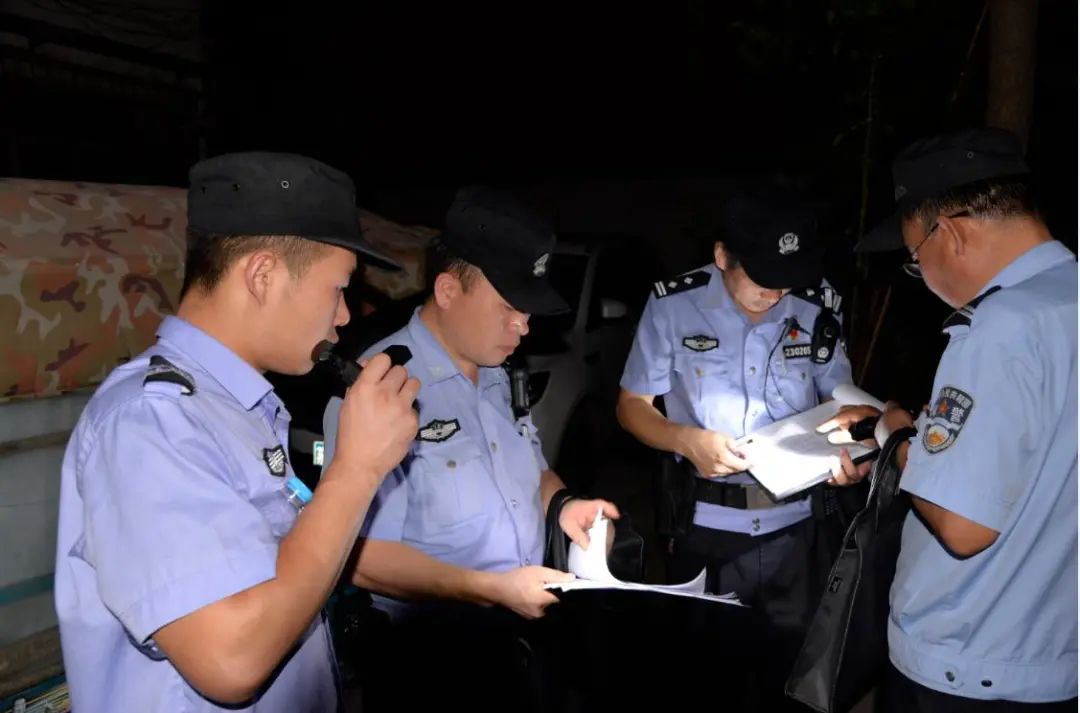 平安徐州|徐州500余名警力集聚贾汪广场小区“梳网清格”集中清查